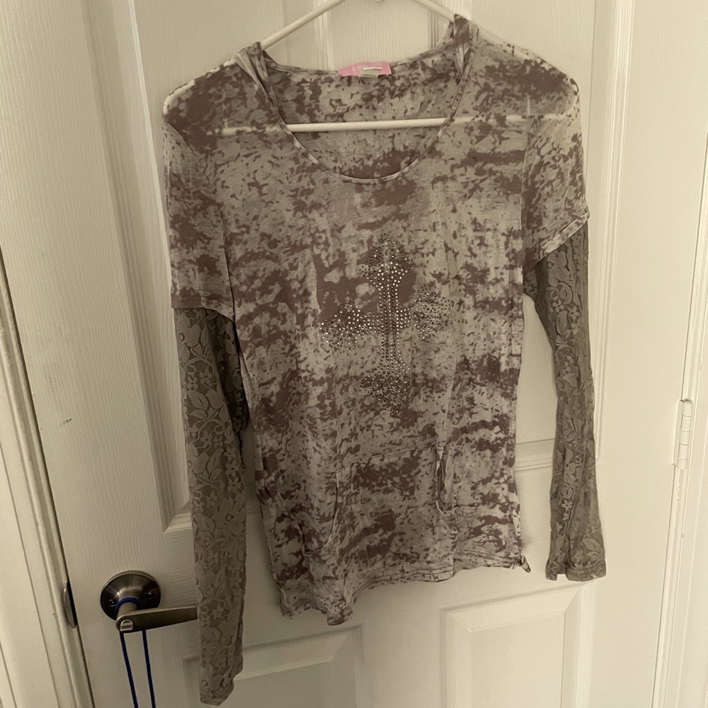 Long sleeve front pocket t shirt